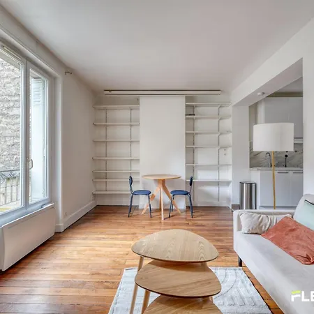 Spacious 1-bedroom In A Trendy & Lively Area 11th