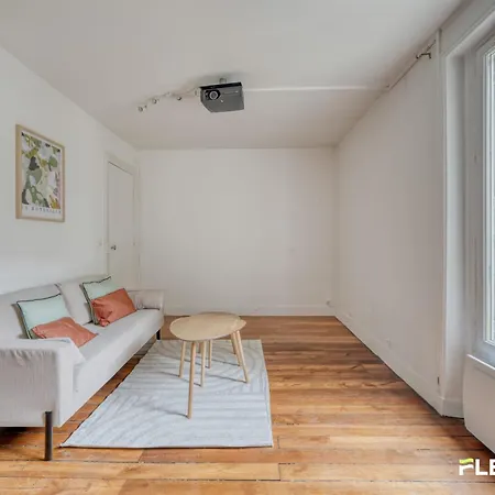 Spacious 1-bedroom In A Trendy & Lively Area 11th * Париж