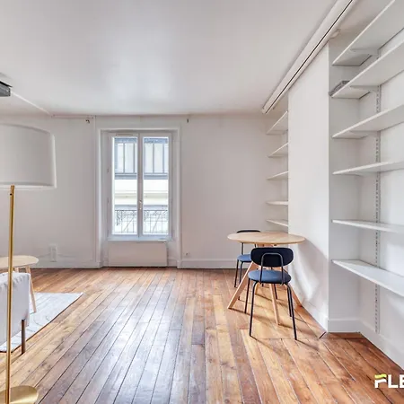 Spacious 1-bedroom In A Trendy & Lively Area 11th