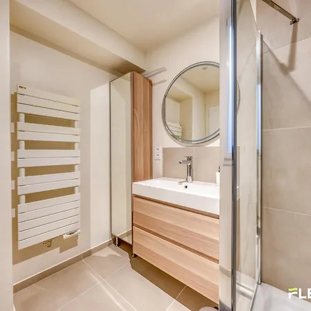 Spacious 1-bedroom In A Trendy & Lively Area 11th شقة باريس