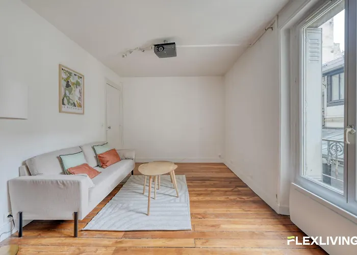 Spacious 1-bedroom In A Trendy & Lively Area 11th * Париж