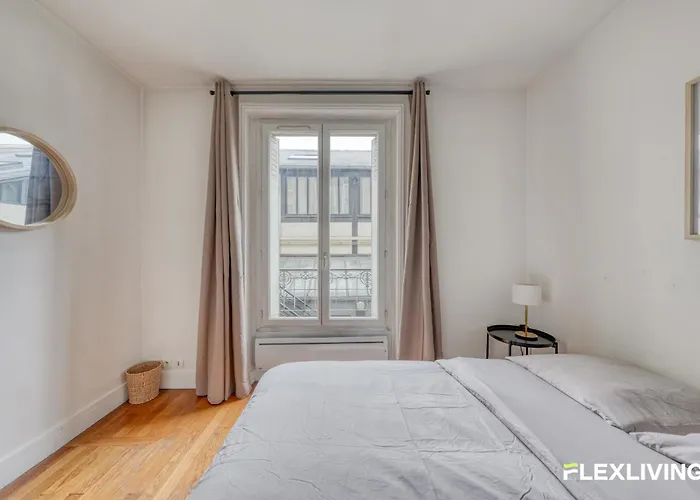 Spacious 1-bedroom In A Trendy & Lively Area 11th Апартаменты *