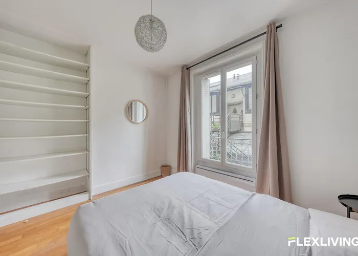 Spacious 1-bedroom In A Trendy & Lively Area 11th Апартаменты *