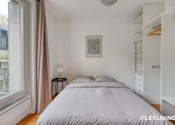 Spacious 1-bedroom In A Trendy & Lively Area 11th