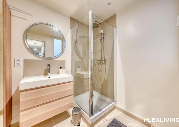 Spacious 1-bedroom In A Trendy & Lively Area 11th Париж