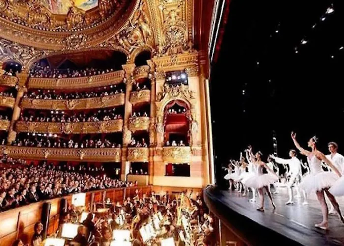 Spacious 1-bedroom In A Trendy & Lively Area 11th Апартаменты *