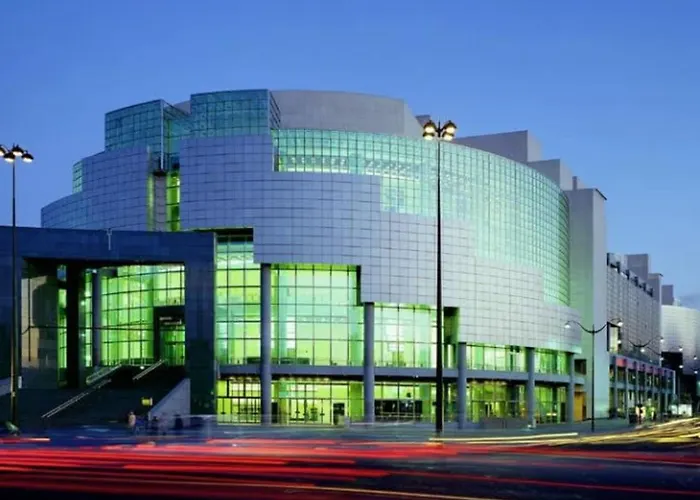 Spacious 1-bedroom In A Trendy & Lively Area 11th Париж